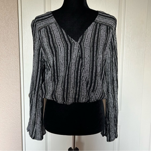 Joe B by Joe Benbasset Black and White Crop Wrap Blouse Size Large